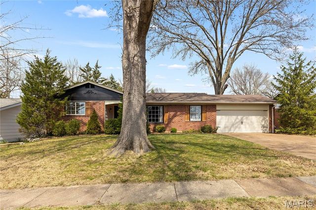 2175 Somerset Drive, Florissant, MO 63033