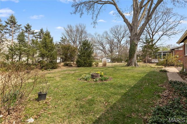 2175 Somerset Drive, Florissant, MO 63033