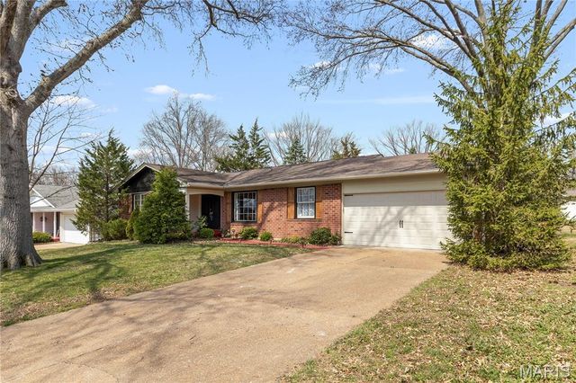 2175 Somerset Drive, Florissant, MO 63033