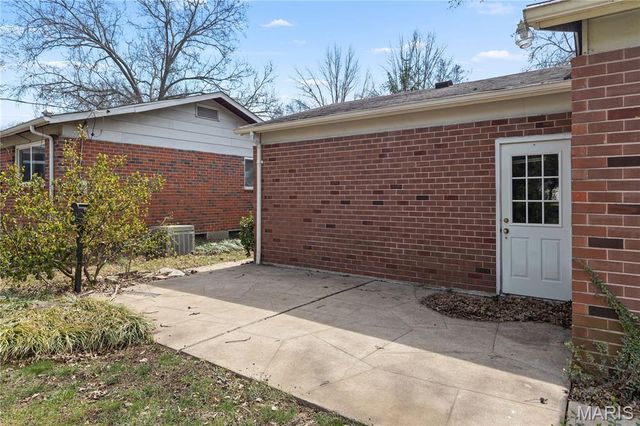 2175 Somerset Drive, Florissant, MO 63033