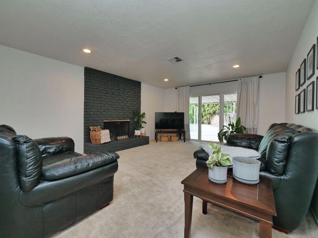7011 Shoreham, Stockton, CA 95207