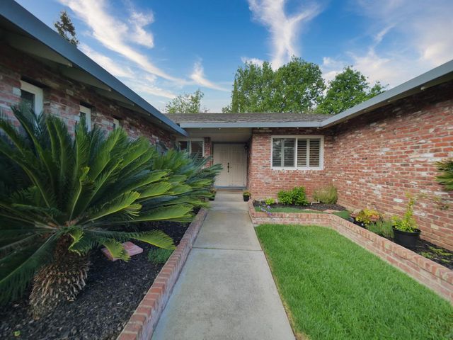 7011 Shoreham, Stockton, CA 95207