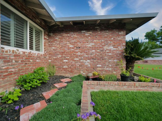 7011 Shoreham, Stockton, CA 95207