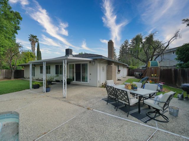 7011 Shoreham, Stockton, CA 95207
