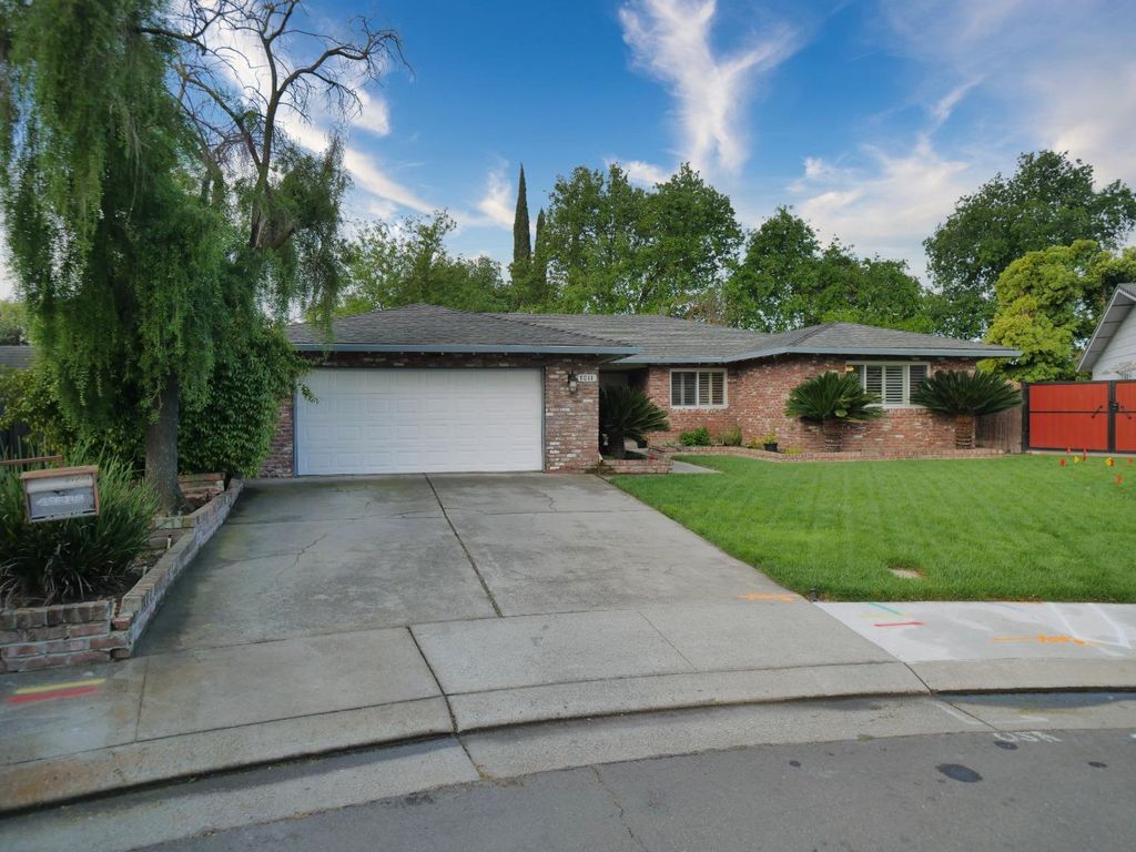 7011 Shoreham, Stockton, CA 95207