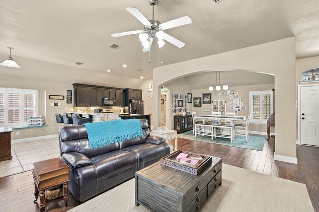 501 Branchwood Drive, Midlothian, TX 76065