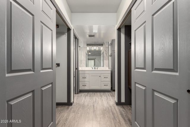 1384 N CARRIAGE Lane, Chandler, AZ 85224