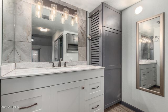 1384 N CARRIAGE Lane, Chandler, AZ 85224