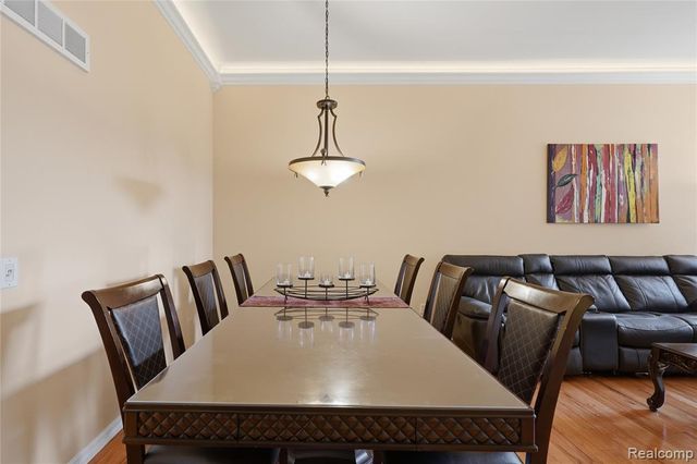 5828 Dawn Ridge Drive, Troy, MI 48098