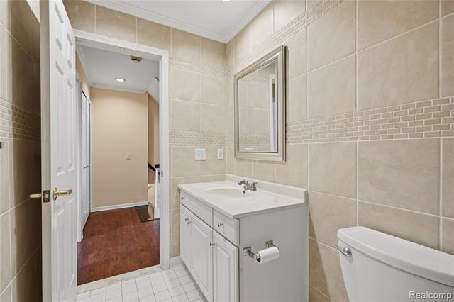 5828 Dawn Ridge Drive, Troy, MI 48098
