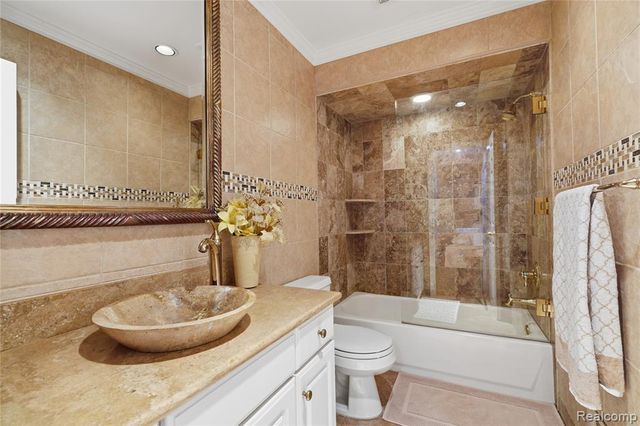 5828 Dawn Ridge Drive, Troy, MI 48098