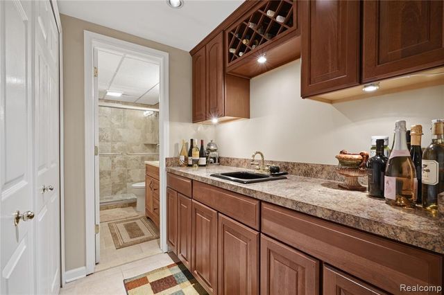 5828 Dawn Ridge Drive, Troy, MI 48098