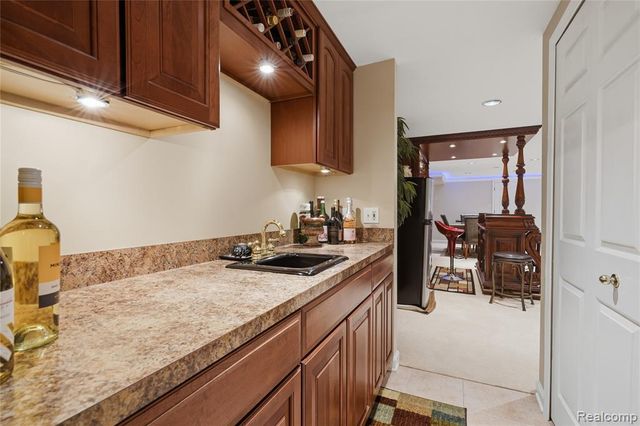 5828 Dawn Ridge Drive, Troy, MI 48098