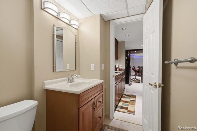 5828 Dawn Ridge Drive, Troy, MI 48098