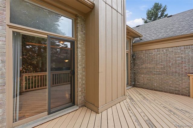 5828 Dawn Ridge Drive, Troy, MI 48098