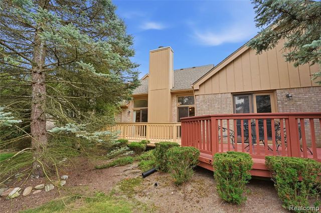 5828 Dawn Ridge Drive, Troy, MI 48098