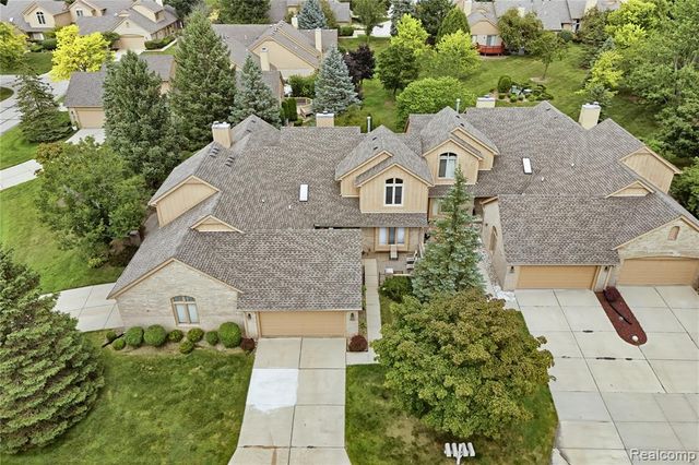 5828 Dawn Ridge Drive, Troy, MI 48098