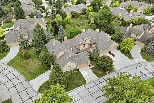 5828 Dawn Ridge Drive, Troy, MI 48098