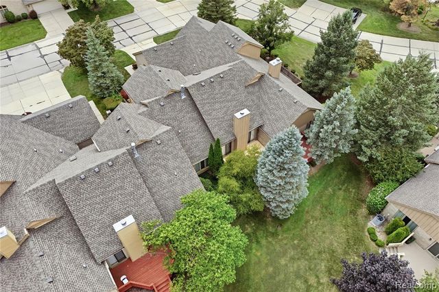 5828 Dawn Ridge Drive, Troy, MI 48098