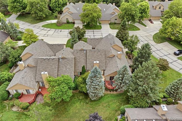 5828 Dawn Ridge Drive, Troy, MI 48098