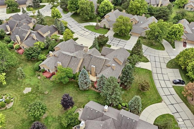 5828 Dawn Ridge Drive, Troy, MI 48098