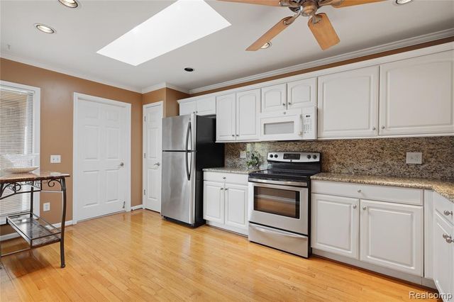 5828 Dawn Ridge Drive, Troy, MI 48098