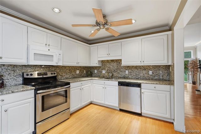 5828 Dawn Ridge Drive, Troy, MI 48098