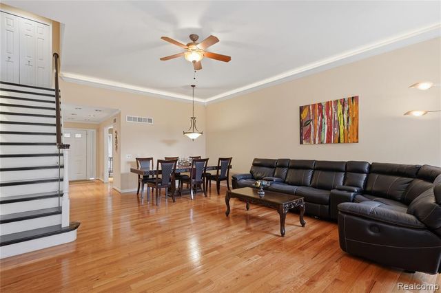 5828 Dawn Ridge Drive, Troy, MI 48098