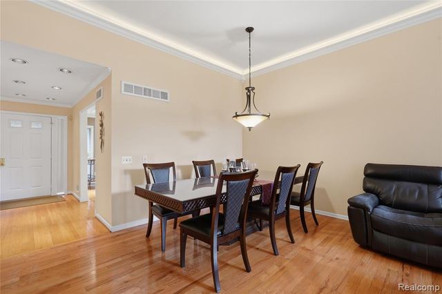 5828 Dawn Ridge Drive, Troy, MI 48098