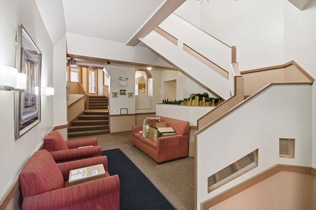 6337 Roosevelt Road 114, Berwyn, IL 60402