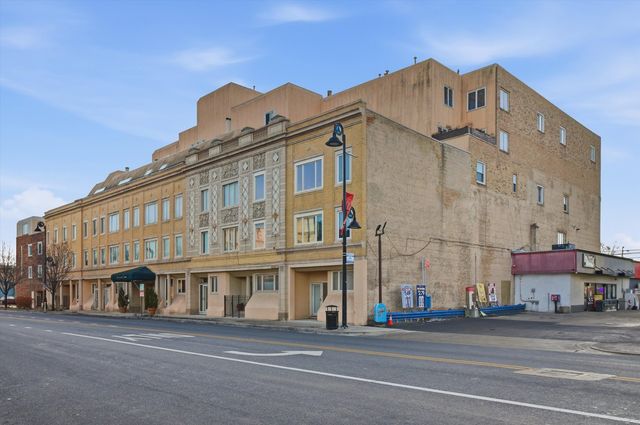 6337 Roosevelt Road 114, Berwyn, IL 60402