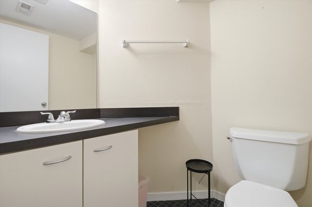 6337 Roosevelt Road 114, Berwyn, IL 60402