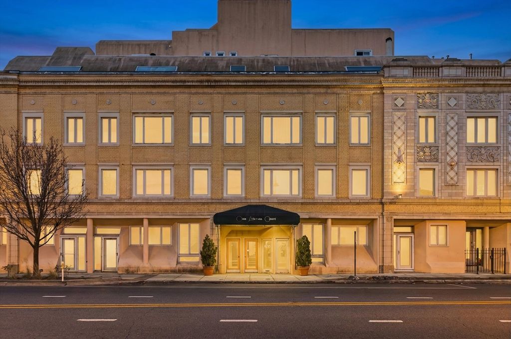 6337 Roosevelt Road 114, Berwyn, IL 60402