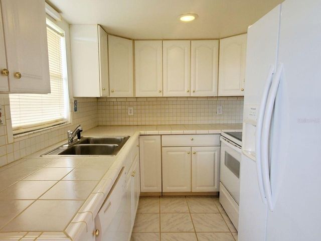 201 BEDFORD TRAIL 121, Sun City Center, FL 33573