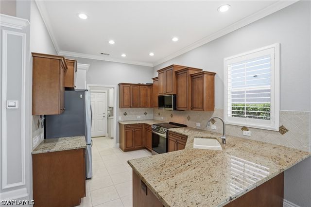 6039 Fairway CT, Naples, FL 34110