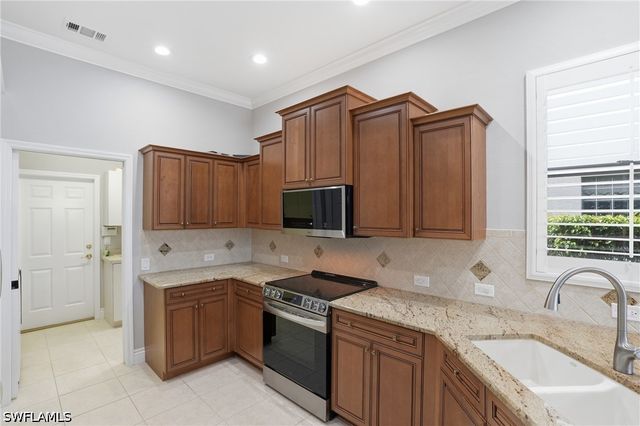 6039 Fairway CT, Naples, FL 34110