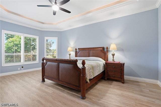 6039 Fairway CT, Naples, FL 34110