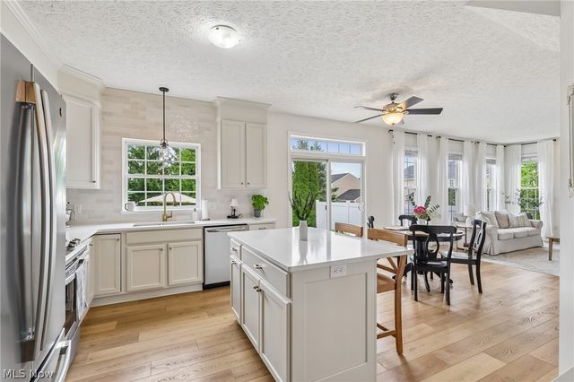3821 Woodglen Avenue, Norton, OH 44203