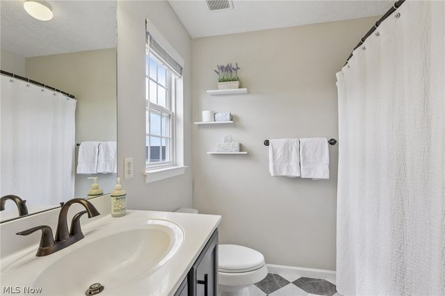 3821 Woodglen Avenue, Norton, OH 44203