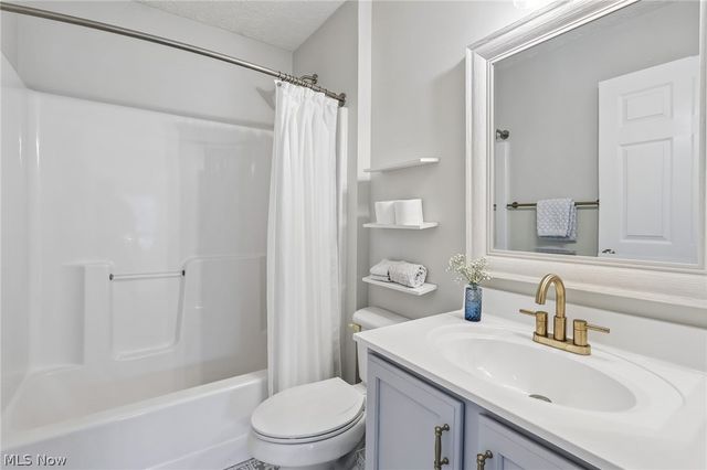 3821 Woodglen Avenue, Norton, OH 44203