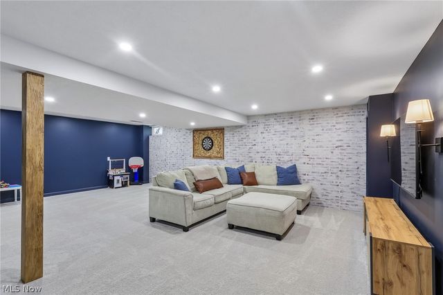 3821 Woodglen Avenue, Norton, OH 44203