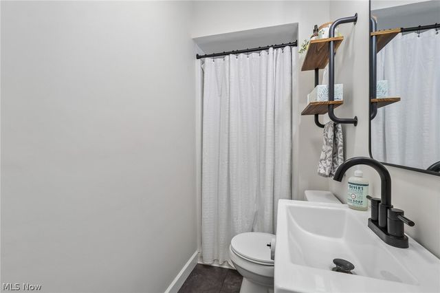 3821 Woodglen Avenue, Norton, OH 44203