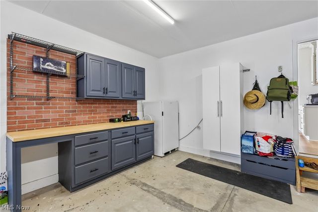 3821 Woodglen Avenue, Norton, OH 44203