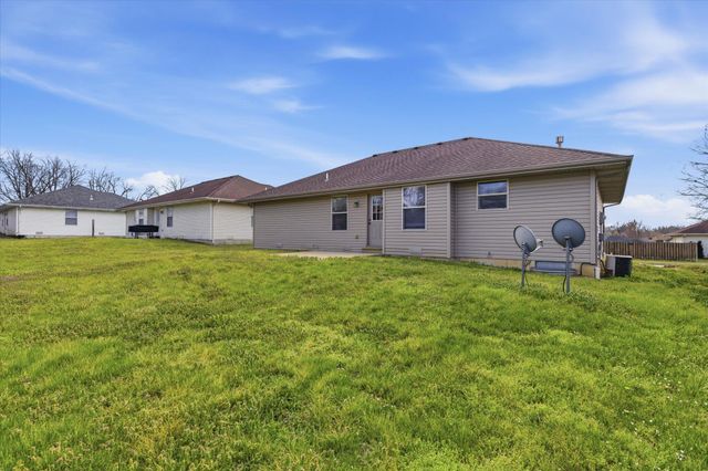 3215 W Bergman Street, Springfield, MO 65803