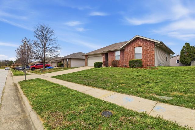 3215 W Bergman Street, Springfield, MO 65803