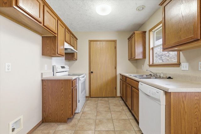 3215 W Bergman Street, Springfield, MO 65803