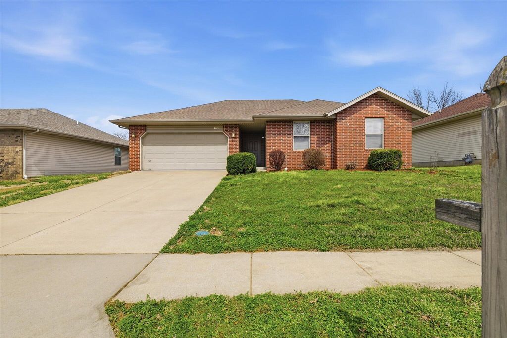 3215 W Bergman Street, Springfield, MO 65803