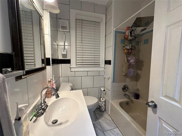 7724 Maple Street, Dearborn, MI 48126