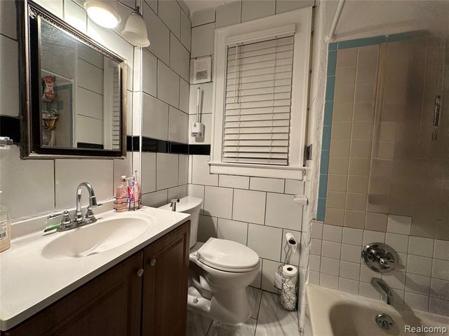 7724 Maple Street, Dearborn, MI 48126