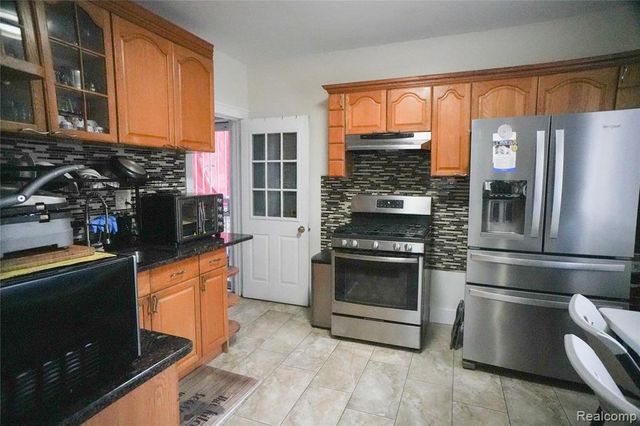 7724 Maple Street, Dearborn, MI 48126